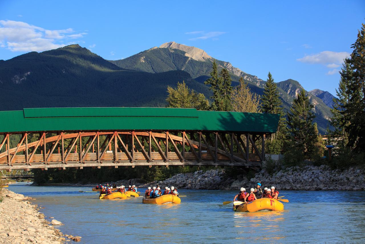 Whitewater Lodge Golden Exterior foto